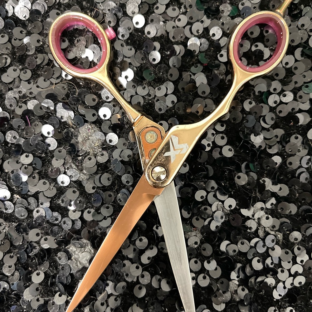 Left handed shears